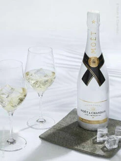 Moët & Chandon Ice Impérial Ein Karton Mit 6 Flaschen (75cl)