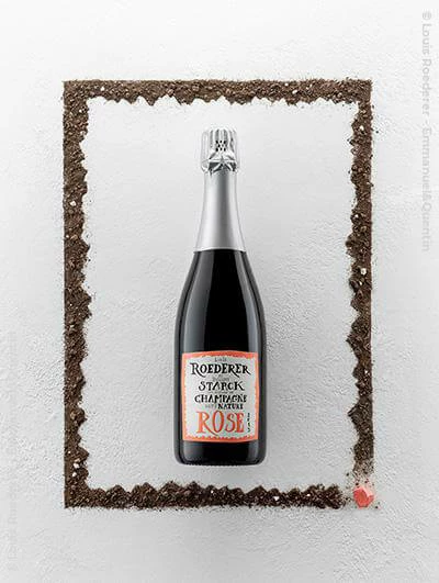 Louis Roederer : Brut Nature Rosé Édition Limitée By Philippe Starck 2015 Ein Karton Mit 3 Flaschen In Der Kassette (75cl) 4 Louis Roederer : Brut Nature Rosé Édition Limitée By Philippe Starck 2015 Ein Karton Mit 3 Flaschen In Der Kassette (75cl) – Bild 2